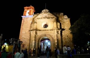 México Brilla ilumina templo de Jalatlaco, barrio mágico de Oaxaca