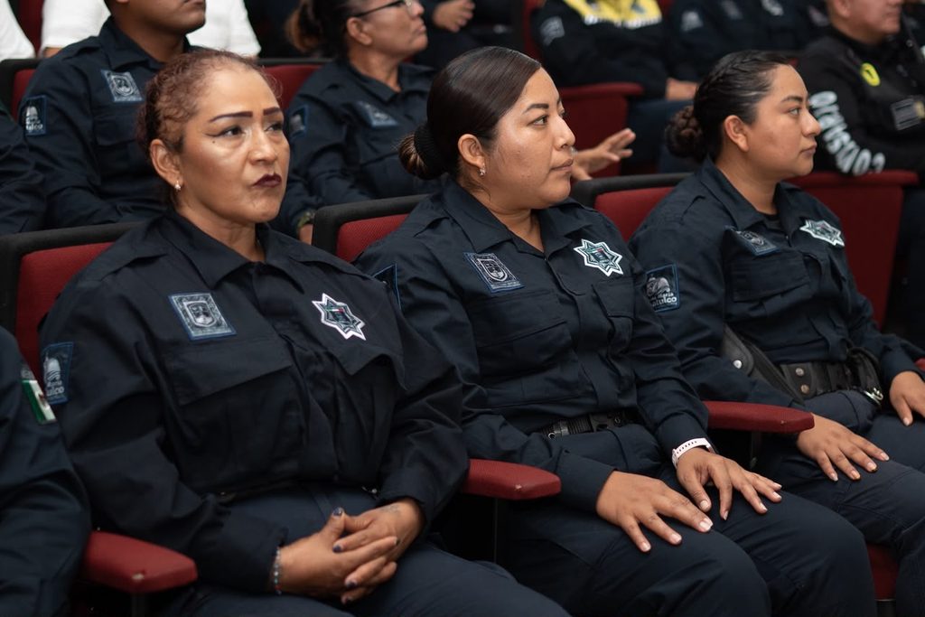 1001908115-1024x683 Fortalece Gobierno de Oaxaca seguridad pública con entrega de uniformes y equipo en Santa María Huatulco